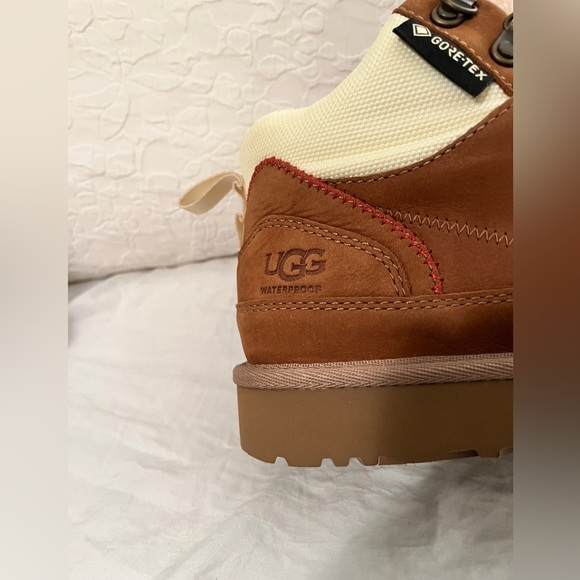 NWT UGG Women’s Tan WaterProof Hiking Boot size 7 s/n 1130772 - Picture 9 of 15